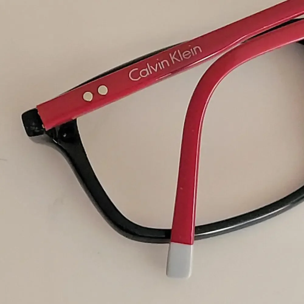 Calvin Klein CK59561 model featuring a black and red frame design 53X17X140